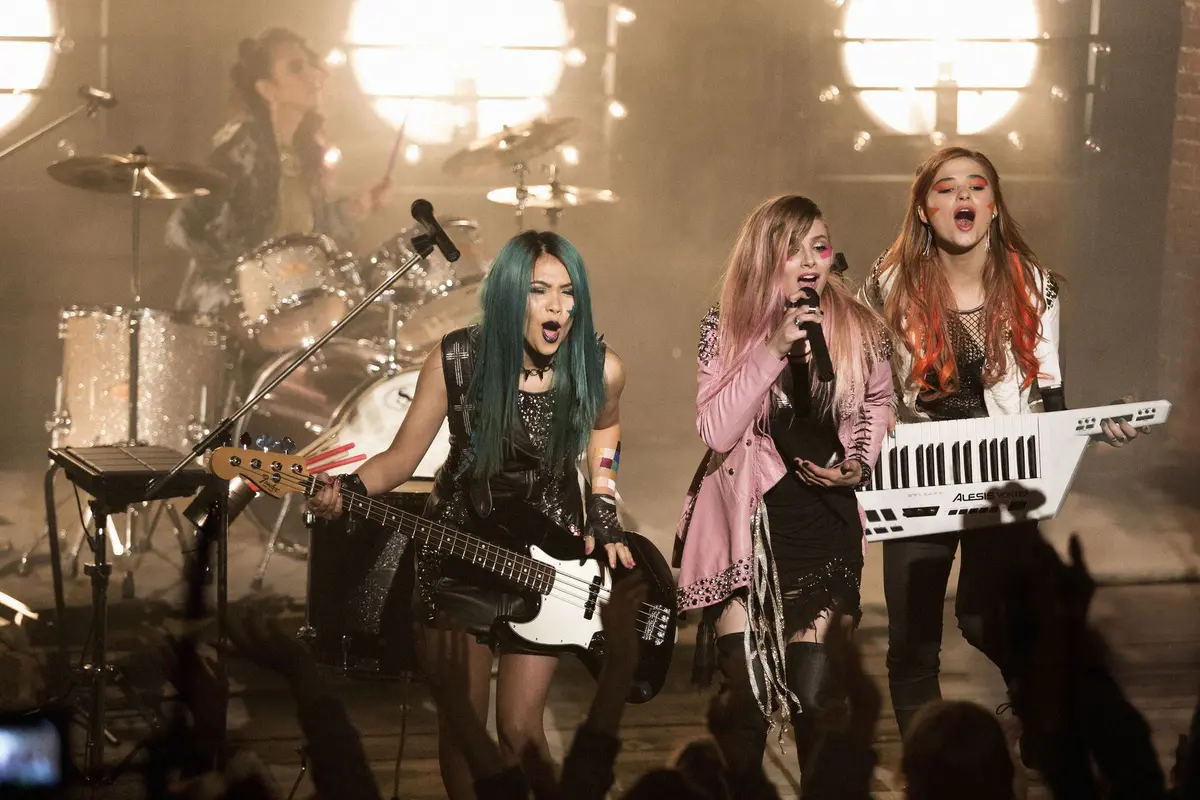 Film Jem Berada di Jagat Cerita Transformers dan G.I. Joe