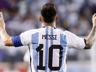 Lionel Messi adalah nyawa dari permainan Timnas Argentina. La Pulga merupakan pemain senior sekaligus megabintang yang bisa mengangkat tim Tango tampil habis-habisan untuk membawa pulang kembali trofi Piala Dunia ke Argentina. (AFP/Andres Kudacki)