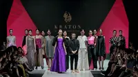 Koleksi Kraton Auguste Soesastro di Plaza Indonesia Fashion Week 2019. (dok. Plaza Indonesia)