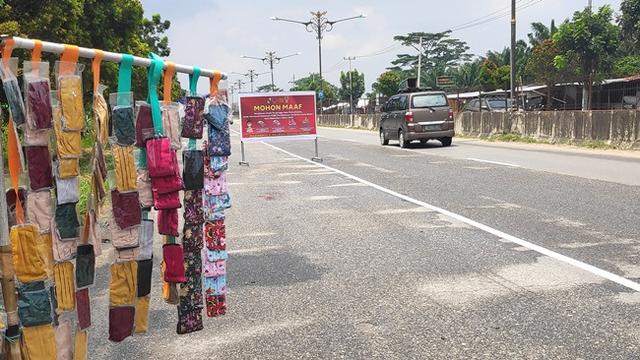 Salah satu cek poin di posko PSBB Pekanbaru di jalan perbatasan dengan kabupaten lain.