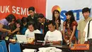 Peserta Citizen Jurnalism sedang mengunggah hasil pencarian berita