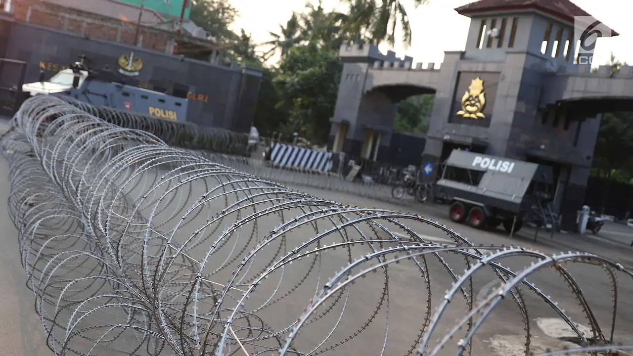 Tingkatkan Keamanan, Kawat Berduri Kelilingi Gerbang Mako Brimob Kelapa Dua