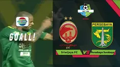 Striker Persebaya, David da Silva mencetak gol cepat saat menghadapi Sriwijaya FC dalam lanjutan Gojek Liga 1 2018 bersama Bukalapak di Stadion Jakabaring, Palembang, Minggu (16/9/2018).