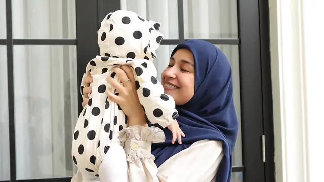 Potret Shireen Sungkar Momong Baby Humaira, Dianggap Seperti Anak Sendiri