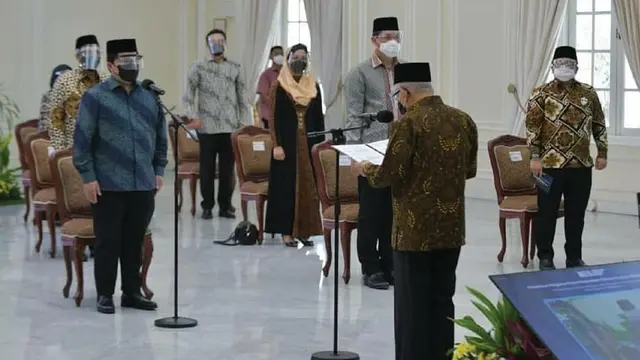Wapres Ma’ruf Amin melantik Pengurus Pusat Masyarakat Ekonomi Syariah (MES) Periode 2021-2023 pada Senin (22/3/2021). Wapres Ma’ruf Amin optimis pengurus MES periode baru ini bisa mengantarkan kejayaan ekonomi syariah di Indonesia.