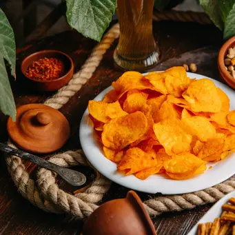 air fryer memungkinkan siapa saja untuk menciptakan camilan sehat yang tetap menggugah selera, mulai dari sayuran renyah hingga snack tinggi protein. Dengan pemilihan bahan yang tepat, camilan tidak hanya memanjakan lidah, tetapi juga memberi manfaat nutrisi yang optimal. (foto/dok: freepik/KamranAydinov)
