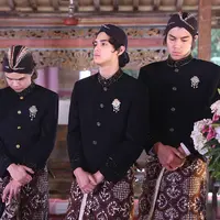 Ahmad Dhani gelar Tedak Siten. (Nurwahyunan/Bintang.com)