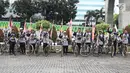 Para 10 tim kirab berfoto bersama saat pelepasan kirab estafet IVCA 2018 di Museum Polri, Jakarta, Minggu (25/3). Komunitas Kosti melakukan Kirab IVCA 2018 sejauh 1.500 Kilometer dari pantai Anyer sampai Sanur Bali. (Liputan6.com/Herman Zakharia)