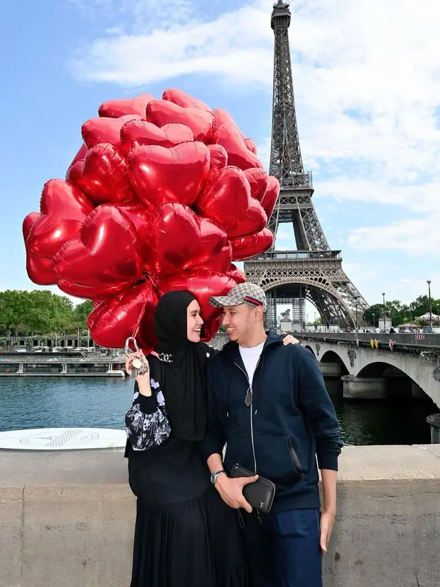 6 Potret Babymoon Kartika Putri dan Habib Usman bin Yahya di Paris, Tampil Mesra