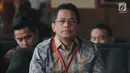 Sekjen DPR RI Indra Iskandar berada di ruang tunggu Gedung KPK, Kamis (16/5/2019). Indra Iskandar menjalani pemeriksaan sebagai saksi untuk tersangka anggota Komisi VI DPR Bowo Sidik Pangarso pada kasus dugaan suap terkait kerja sama pengangkutan pupuk melalui pelayaran. (merdeka.com/Dwi Narwoko)