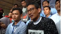 Sandiaga Uno Puji Kaus Karawang yang Bisa Dipakai 30 Hari Tanpa Dicuci