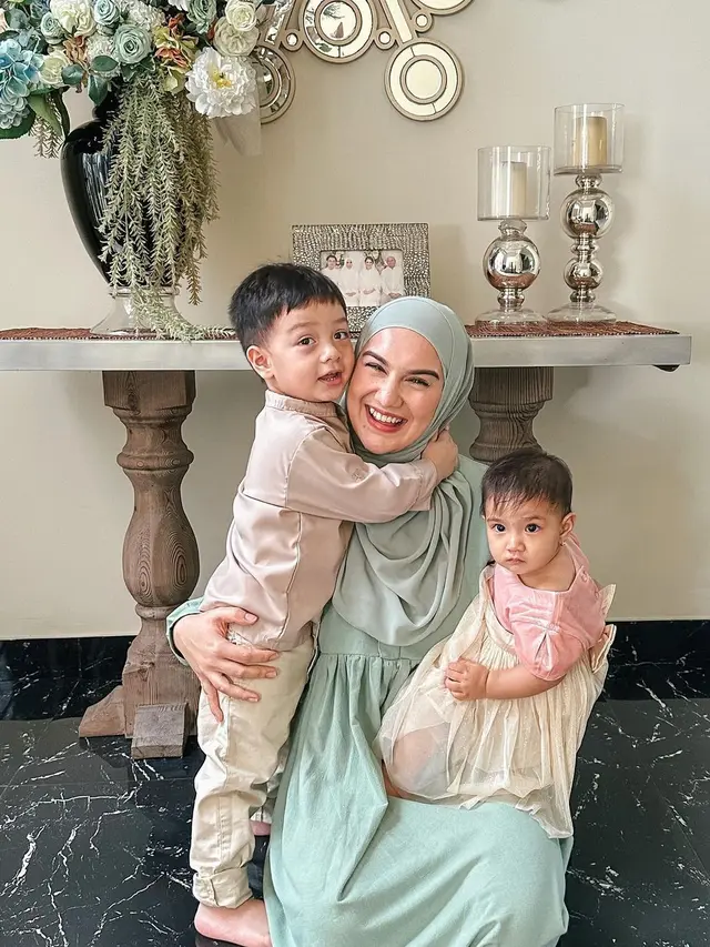 6 Potret Irish Bella Rayakan Lebaran Tanpa Ammar Zoni, Tetap Bahagia dengan Anak
