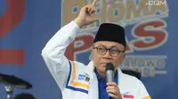 Ketum Partai Amanat Nasional (PAN), Zulkifli Hasan berorasi selama kampanye akbar Partai Amanat Nasional (PAN) di Sawangan, Depok, Kamis (27/3). Partai Amanat Nasional mengambil tema Doa dan Dendang Kemenangan.  (Liputan6.com/Herman Zakharia)