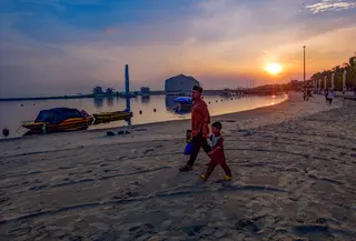Umat Muslim bersiap melaksanakan Salat Idul Adha 1447 Hijriah di Pantai Lagoon, Ancol, Jakarta,  Rabu (27/5/2026). (merdeka.com/Arie Basuki)