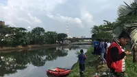 Damkar Cari 3 Barang Bukti Pembunuhan Farah di Kali Gunung Sahari