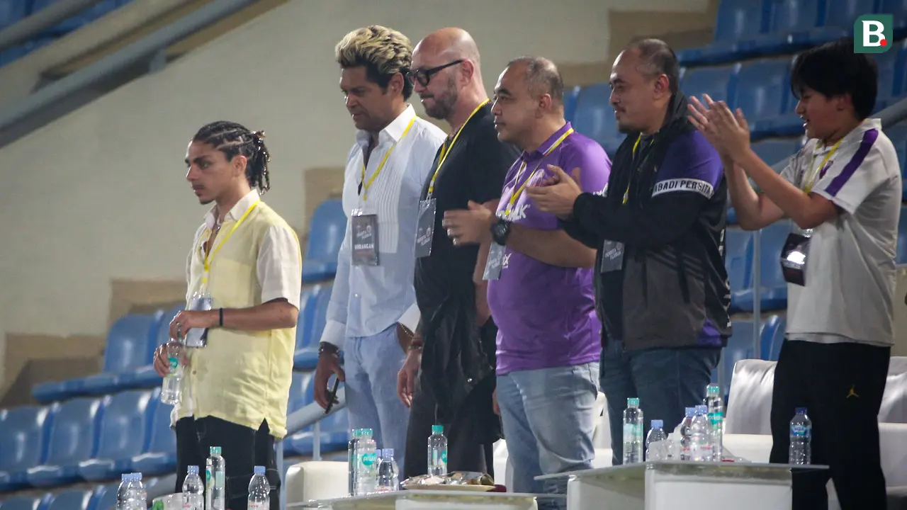 Foto: Momen Dua Legenda Sepak Bola Sambangi Indomilk Arena untuk Menonton Laga BRI Liga 1 2022/2023 Antara Persita Melawan Persija