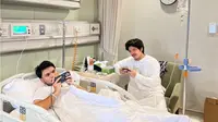 Putus dari Fuji, Thariq Halilintar dirawat di rumah sakit setelah mengalami mimisan. (Sumber: Instagram/thariqhalilintar)