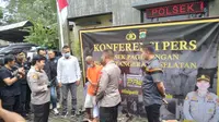 Polres Tangerang Selatan merilis pelaku pembunuhan remaja di BSD City, Tangerang Selatan. (Dok. Liputan6.com/Pramita Tristiawati)