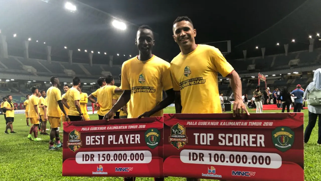 Dua pemain Sriwijaya, Makan Konate dan Alberto Goncalves