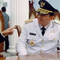 Jaket bomber Jokowi laku keras, pemeriksaan Ahok terus berlanjut, dan perkiraan Hillary Clinton bakal jadi presiden Amerika selanjutnya. (Foto: hallojakarta.com)