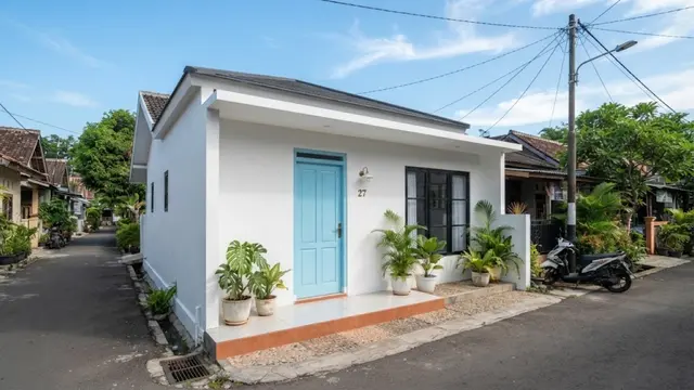 Warna Pintu untuk Rumah Kecil Berdinding Putih