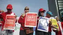  Kepala BPOM, Penny K. Lukito (kedua kiri) ikut berkampanye saat car free day (CFD) di kawasan Bundaran HI, Jakarta, Minggu (26/2). Dalam aksi ini, BPOM mengingatkan pentingnya masyarakat untuk peduli obat dan pangan aman. (Liputan6.com/Faizal Fanani)