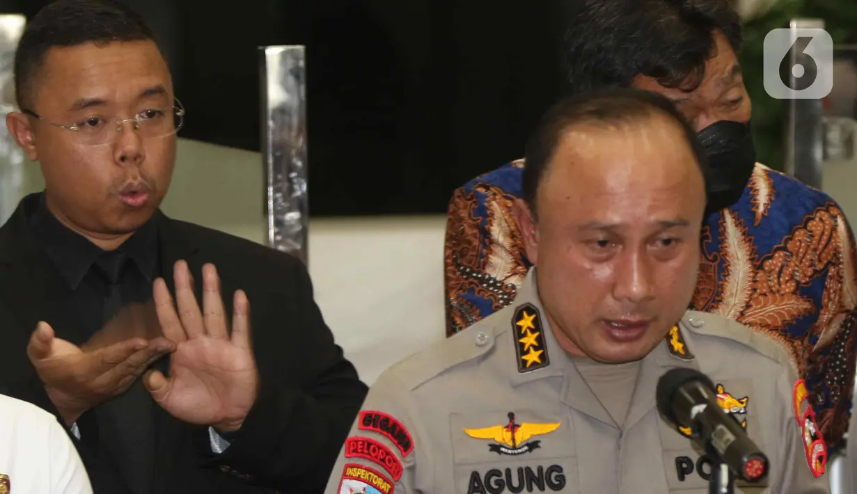 Dirtipidum Bareskrim Polri, Brigjen Pol Andi Rian Djajadi memberikan keterangan dalam jumpa pers di Gedung Bareskrim Mabes Polri, Jakarta, Jumat (19/8/2022). Polri menetapkan istri mantan Kadiv Propam Polri Irjen Ferdy Sambo, Putri Candrawathi, sebagai tersangka terkait kasus kematian Brigadir J atau Brigadir Nofriansyah Yoshua Hutabarat. (Liputan6.com/Herman Zakharia)
