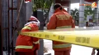 [VIDEO] Pasca-Meledak, Saluran Air SPBU Kelapa Gading Dipadamkan