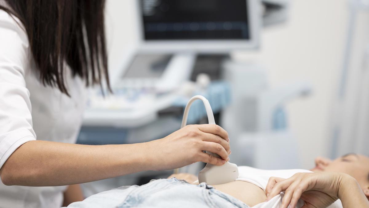 Anak Kos Perlu Tahu Penanganan Nyeri Perut, Tak Usah Canggung Cek USG