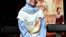 Dewi Sandra langsung kepincut kala mendapatkan tawaran untuk menyanyikan lagu Air Mata Surga ciptaan Melly Goeslaw. (Andy Masela/Bintang.com)