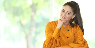 Satu lagi bintang film dari India menyambangi Indonesia. Kali ini, bintang serial Nakusha. Kedatangannya, dalam rangka memenuhi undangan salah satu televisi swasta. (Bambang E. Ros/Bintang.com)