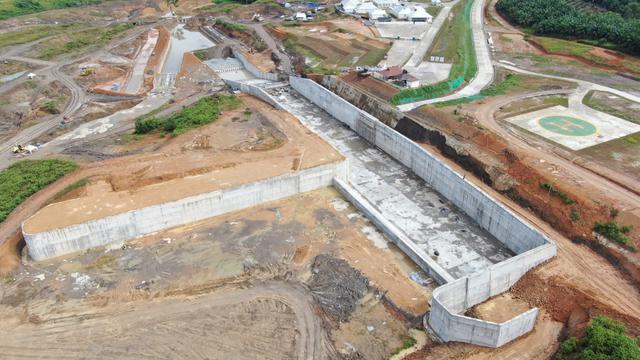 Pembangunan Bendungan Sepaku Semoi di Kabupaten Penajam Paser Utara, Kalimantan Timur. (Dok. Kementerian PUPR)
