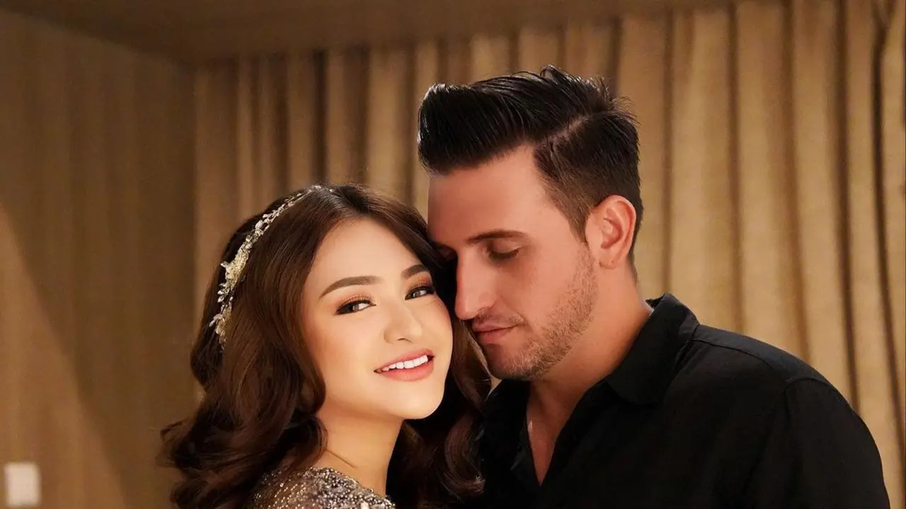 Ladislao Camara dan Nathalie Holscher. (Foto: Dok. Instagram @ladislao_9)