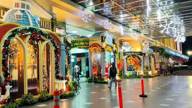 Dekorasi Natal Bertema Christmas Village Hiasi Malang Town Square