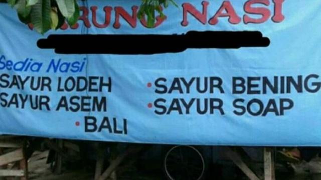 7 Kesalahan di Spanduk Kaki Lima Ini Bikin Mikir Keras