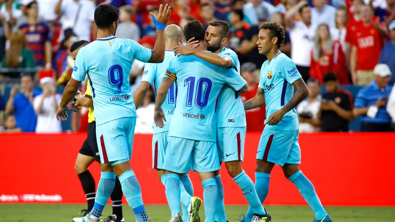 Pemain Barcelona rayakan gol Neymar ke gawang Manchester United pada pertandingan International Champions Cup, Rabu (26/7/2017). Gol Neymar bawa Barcelona kalahkan MU 1-0. (AP Photo/Patrick Semansky)