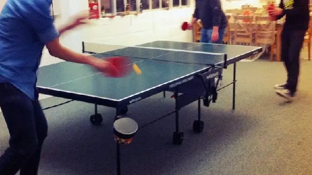 Perusahaan Ini Wawancara Calon Pegawai Sambil Main Ping Pong