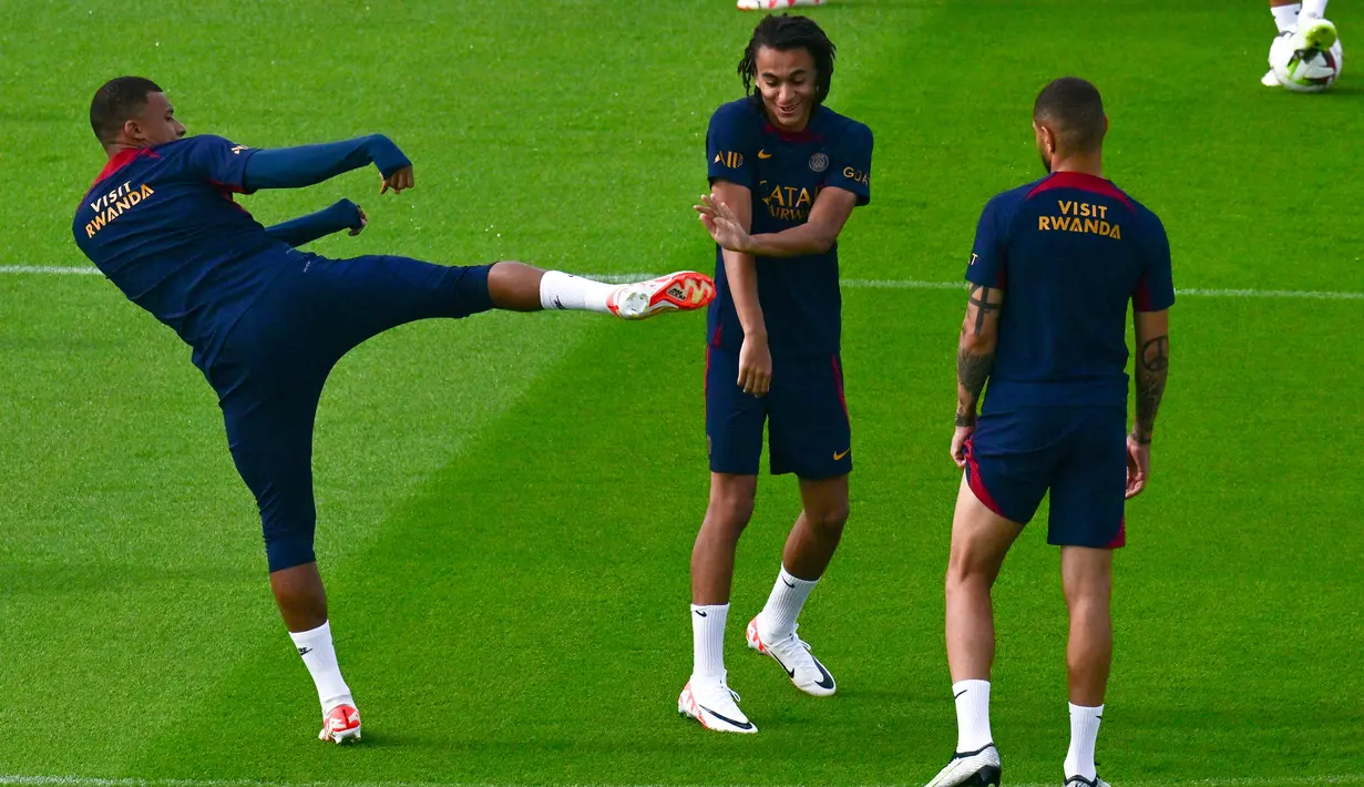 Sebaliknya, Mbappe kini kembali berlatih bersama skuad Les Parisien menjelang pertandingan melawan Toulouse Sabtu ini. (Miguel MEDINA / AFP)