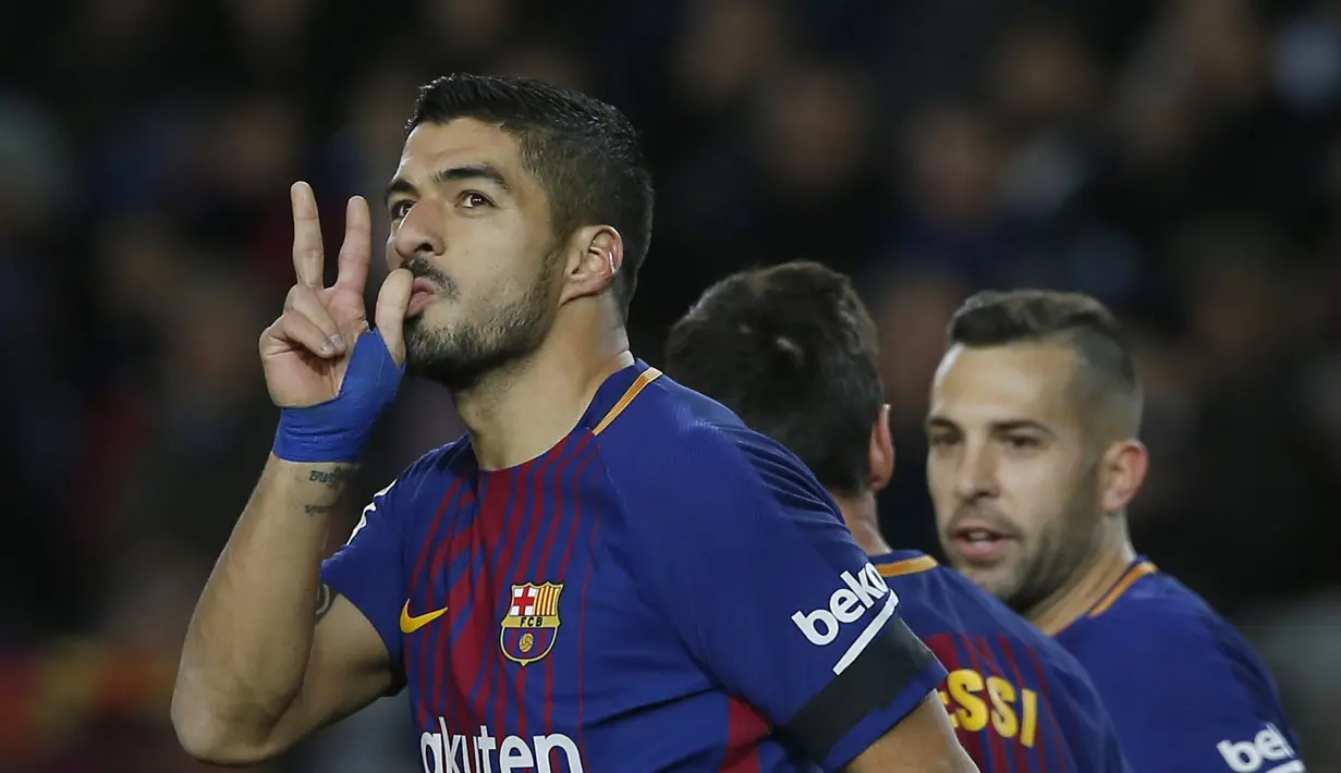 Gaya selebrasi pemain FC Barcelona, Luis Suarez usai membobol gawang Deportivo Deportivo Coruna pada lanjutan La Liga Santander di Camp Nou stadium, Barcelona, (17/12/2017). Barcelona menang 4-0. (AP/Manu Fernandez)
