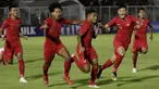 Pemain Timnas Indonesia U-19 merayakan gol yang dicetak oleh Muhammad Fajar Fathur ke gawang Timor Leste pada laga Kualifikasi Piala AFC U-19 di Stadion Madya, Jakarta, Rabu, (6/11/2019). Indonesia menang 3-1 atas Timor Leste. (Bola.com/M Iqbal Ichsan)