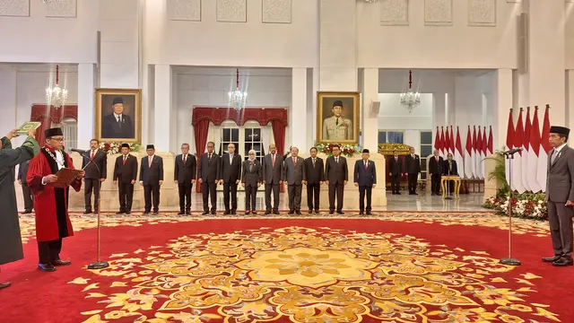 Ridwan Mansyur Resmi Diangkat Jadi Hakim MK, Ucapkan Sumpah di Depan Jokowi