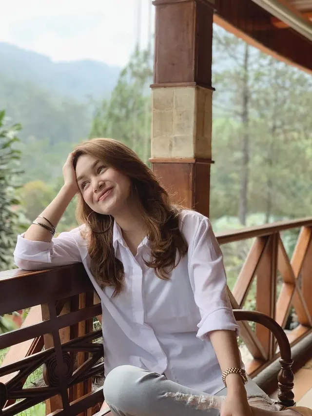 Main Sinetron Baru, Ini 7 Gaya Kasual Icha Nabilah Saat Liburan