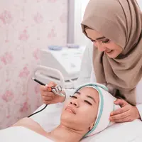Ternyata, ada beberapa perawatan tubuh yang biasa kita lakukan itu dilarang agama, lho. Apa saja? (foto: shutterstock.com)