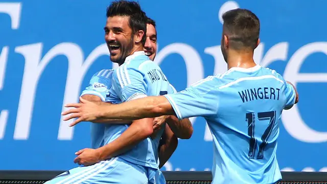 David Villa mencetak 2 gol saat Andrea Pirlo menjalani debut di Major League Soccer bersama New York City FC.
