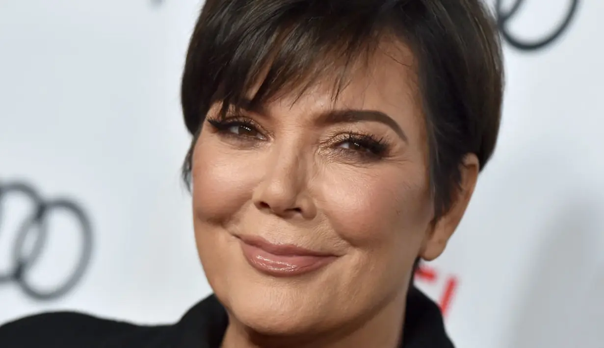 Dalam sebuah wawancara dengan Ellen DeGeneres, Kris menceritakan kisah perselingkuhannya saat ia masih bersama dengan Robert Kardashian. (W Magazine)