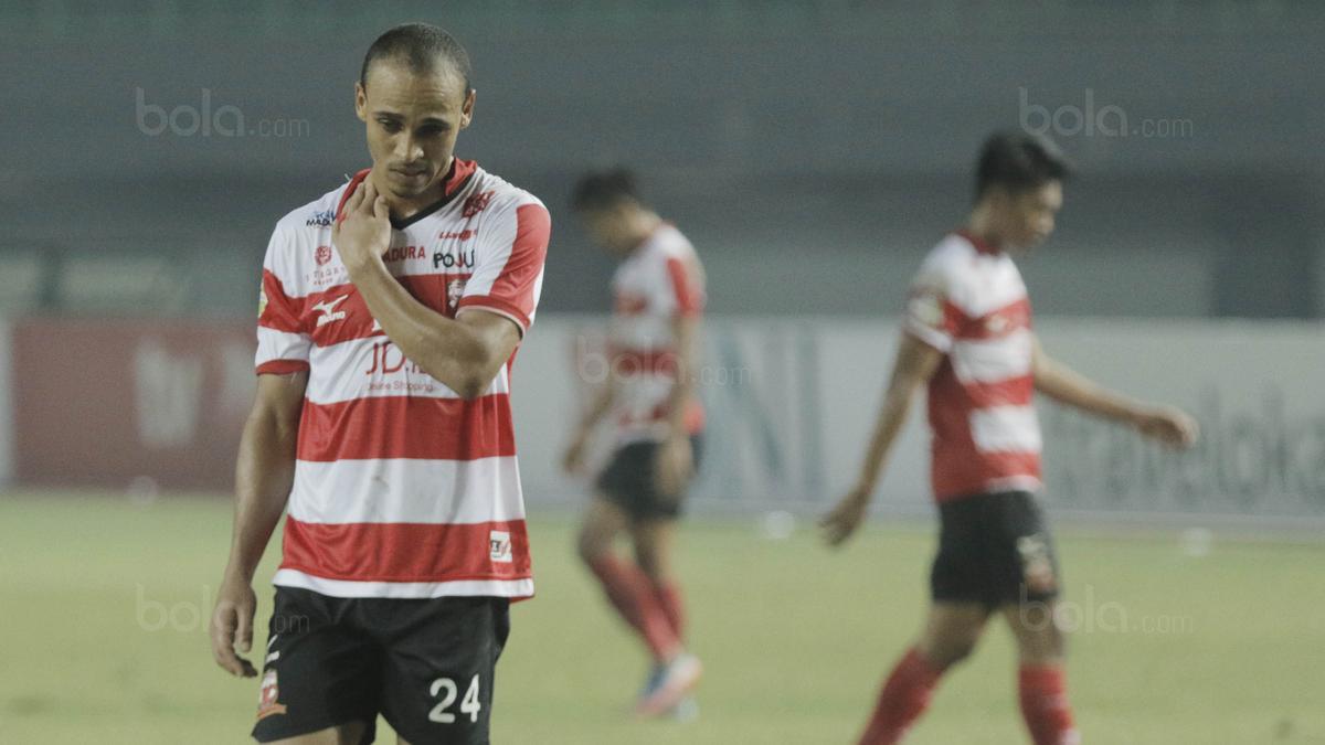 Kisah Peter Odemwingie di Madura United: Marquee Player yang Berasa Liburan