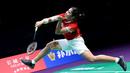 Tunggal putri Indonesia, Ester Nurumi Tri Wardoyo melepaskan smes saat menghadapi wakil Korea Selatan, Kim Ga-ram pada partai ketiga semifinal Piala Uber 2024 antara Indonesia menghadapi Korea Selatan di Hi-Tech Zone Sports Centre Gymnasium, Chengdu, China, Sabtu (4/5/2024). (AFP/Wang Zhao)