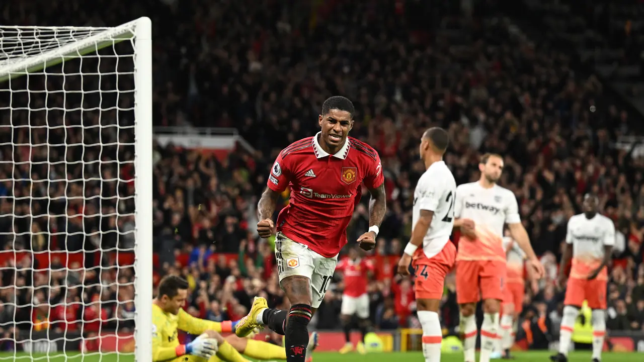 Selebrasi Marcus Rashford usai membantu MU mengalahkan West Ham di Liga Inggris