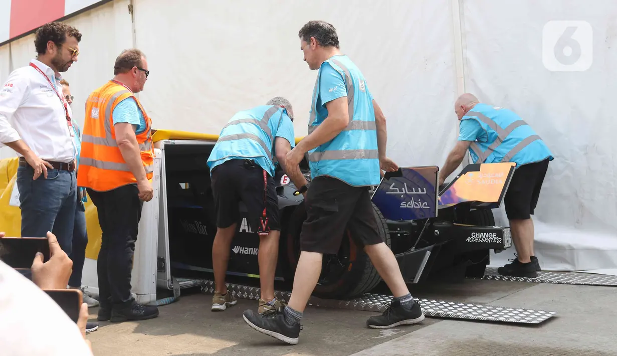 Mobil balap listrik Formula E Gen3 inilah yang nantinya akan digunakan pebalap dalam ajang balap mobil listrik Jakarta E-Prix 2023. (Liputan6.com/Herman Zakharia)