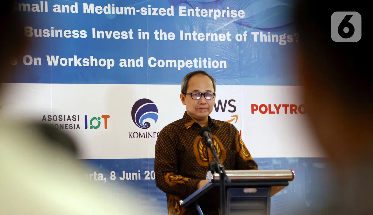 Direktur SDPPI, Kementerian Komunikasi dan Informatika Mulyadi memberikan paparan ada Seminar Solusi Internet of Things untuk Usaha Mikro, Kecil, dan Menengah (UMKM) di Yogyakarta, Rabu (08/06/2021). IoT merupakah salah satu teknologi yang dapat dimanfaatkan untuk meningkatkan produktivitas dan efisiensi usaha UMKM yang akan meningkatkan pendapatan dan mengurangi biaya. (Liputan6.com/HO/Alwi)